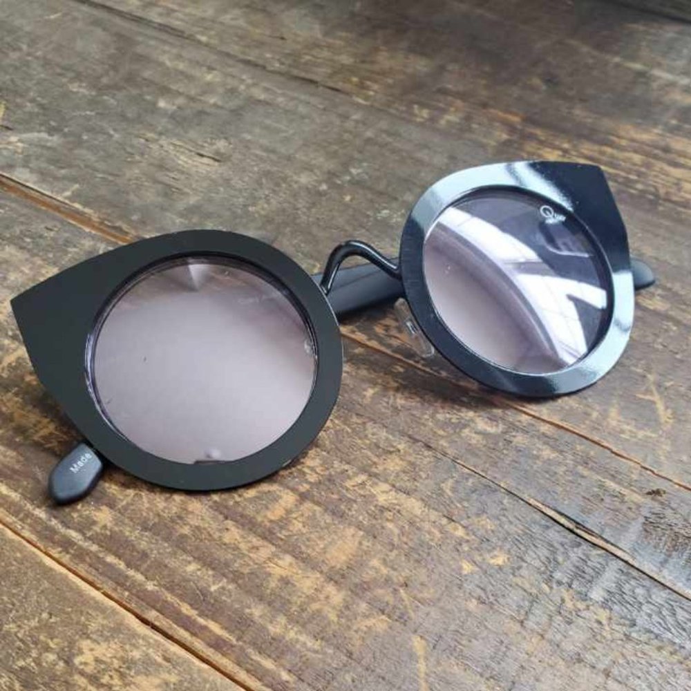 Quay Tainted Love Sunglasses in Black Mirror NWT!! - Picture 2 of 4